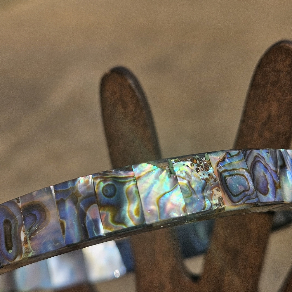 Abalone Shell Hard Bangle - Picture 3 of 7